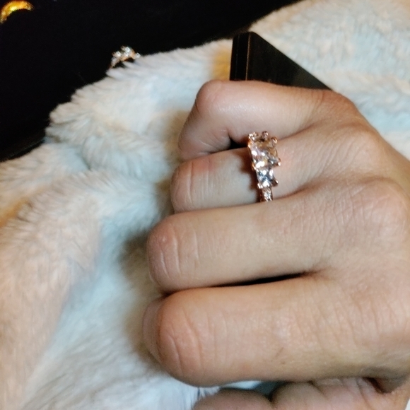 A size 7 1/2 Rose gold ring - Picture 4 of 11